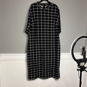Elegant Black and White Checkered Midi Dress